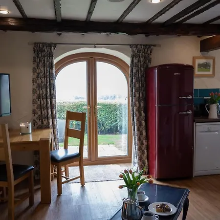 Gill Cottage, Castle Carrock, Characterful For Romantic Break With Hot Tub And 2 Dogs Welcome