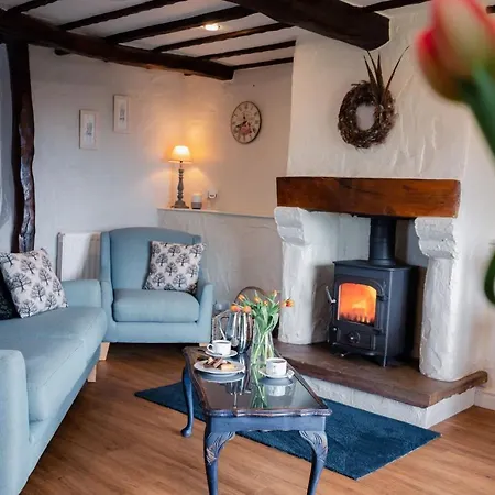 Gill Cottage, Castle Carrock, Characterful For Romantic Break With Hot Tub And 2 Dogs Welcome *